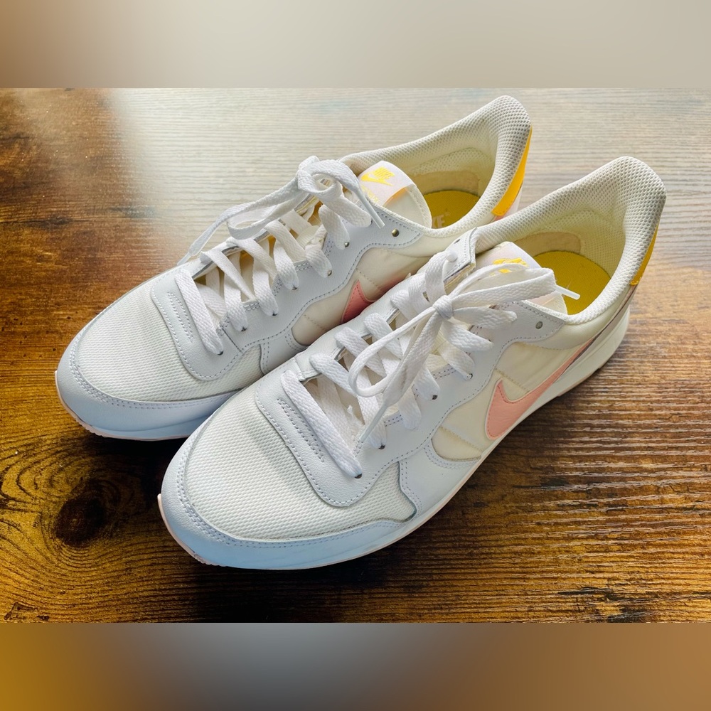 Nike Women's Internationalist Sneakers sz 11